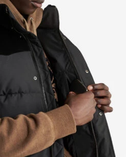 Jasper Padded Vest 15 Jasper Padded Vest -Roots Shop 39140221 001 f