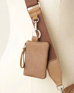 Small Freedom Crossbody Tribe -Roots Shop 56010624 Y21 g