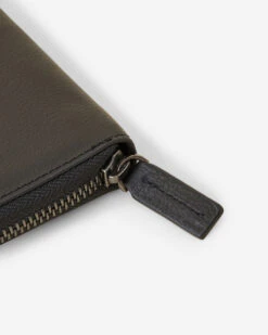 Passport Wallet Prince 10 Passport Wallet Prince -Roots Shop 56060138 001 d