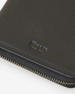 Passport Wallet Prince 11 Passport Wallet Prince -Roots Shop 56060138 001 e