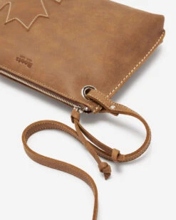 Maple Leaf Edie Bag Tribe 11 Maple Leaf Edie Bag Tribe -Roots Shop 56100079 Y21 d